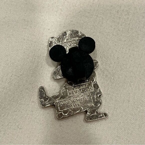 Disney Parks Aloha Pins set of 3 Trading Collectible Pins - Picture 6 of 7